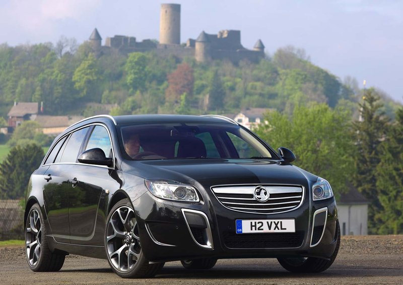 Illustration for article titled Vauxhall Insignia Sport Tourer VXR: A Spectacular 320 HP Wagon You Can't Have